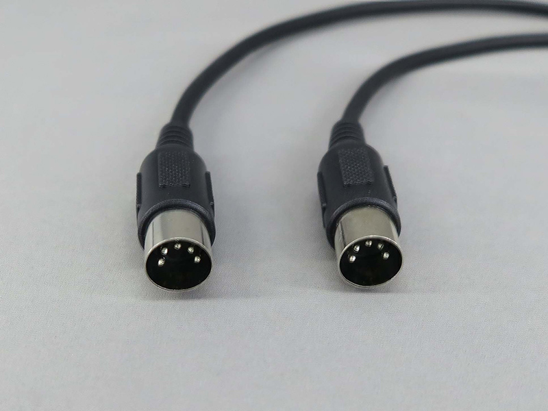 写真：MIDI Cable MDC